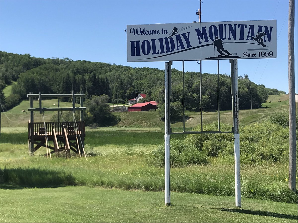 LouiseCarduner's tweet photo. Tuesday, July 28th! La Rivière, #Manitoba 🇨🇦

Have you been to Holiday Mountain? If so - show us with a GIF how your experience was 😁

@FarmLinkCanada #FLCropTour20 #MbAg #FLintheField #BootsonTheGround #grow20 #harvest20 #Manitoba #Canada https://t.co/2GUt8tME60