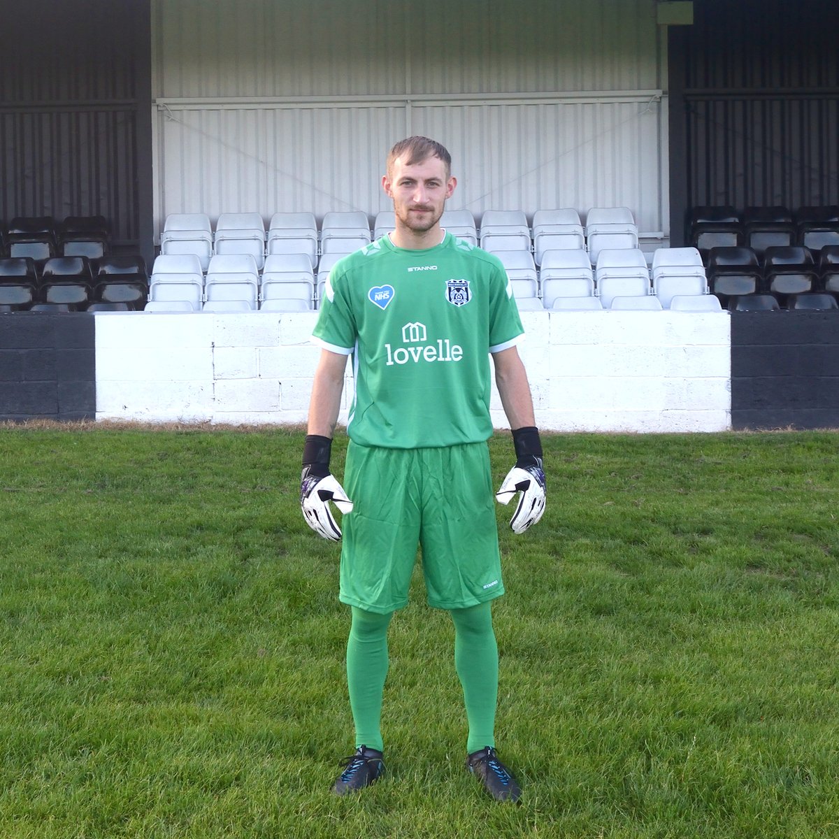 officialbrigg's tweet image. It's green and yellow for the goalies this season.