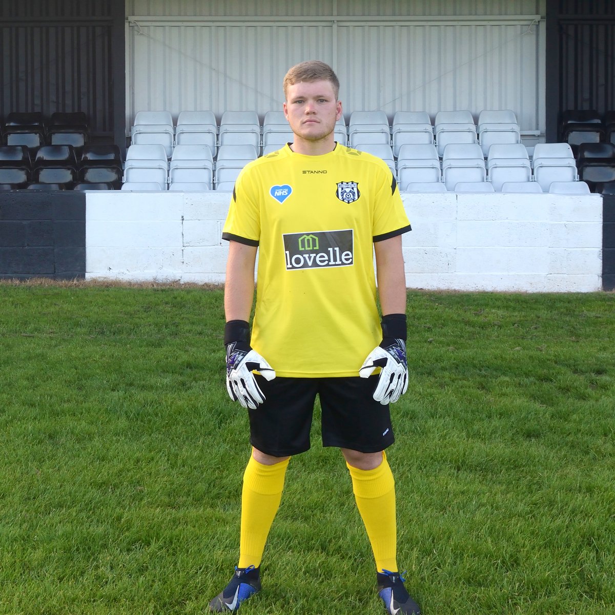 officialbrigg's tweet image. It's green and yellow for the goalies this season.