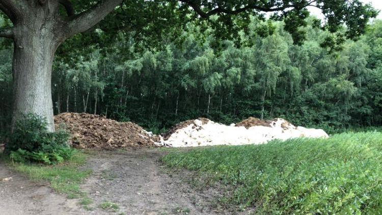 FarmersGuardian's tweet image. After Covid-19 caused the wool price to collapse, a petition has called on the Chancellor of the Exchequer and the Defra Secretary to use wool as insulation for all Government grant supported buildings buff.ly/39AeqQH #HomeInsulation #SheepWool