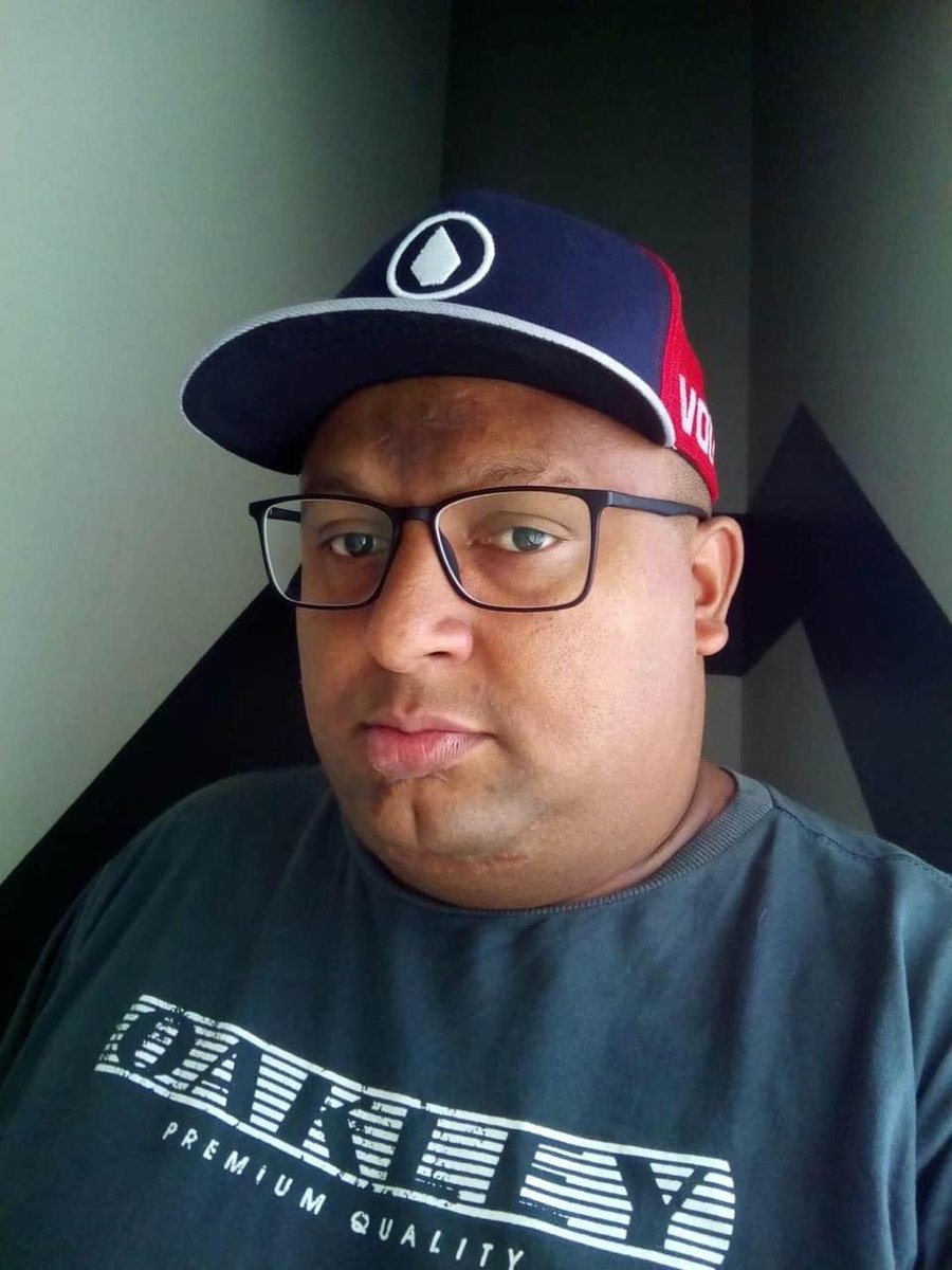 jec_online's tweet photo. O Joinville lamenta profundamente o falecimento do torcedor Eduardo de Jesus, o Dudu Negão, integrante da União Tricolor e do apresentador Rodrigo Rodrigues, ambos por complicações da Covid-19.

O clube se solidariza com a dor das famílias e amigos nesse momento difícil. 😢 https://t.co/S3iQeYv0PX