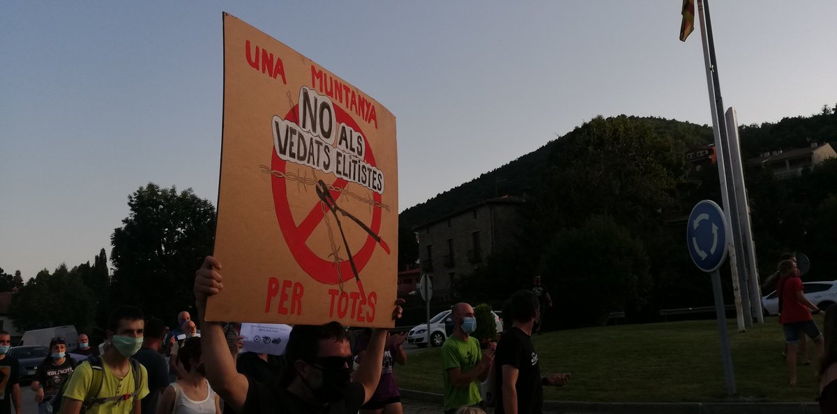 NoVedatElitista's tweet photo. Les veïnes ens mobilitzem contra la mercantilització de les muntanyes! Ni bike, ni polígon ni vedats elitistes! https://t.co/mBpFypFfyc