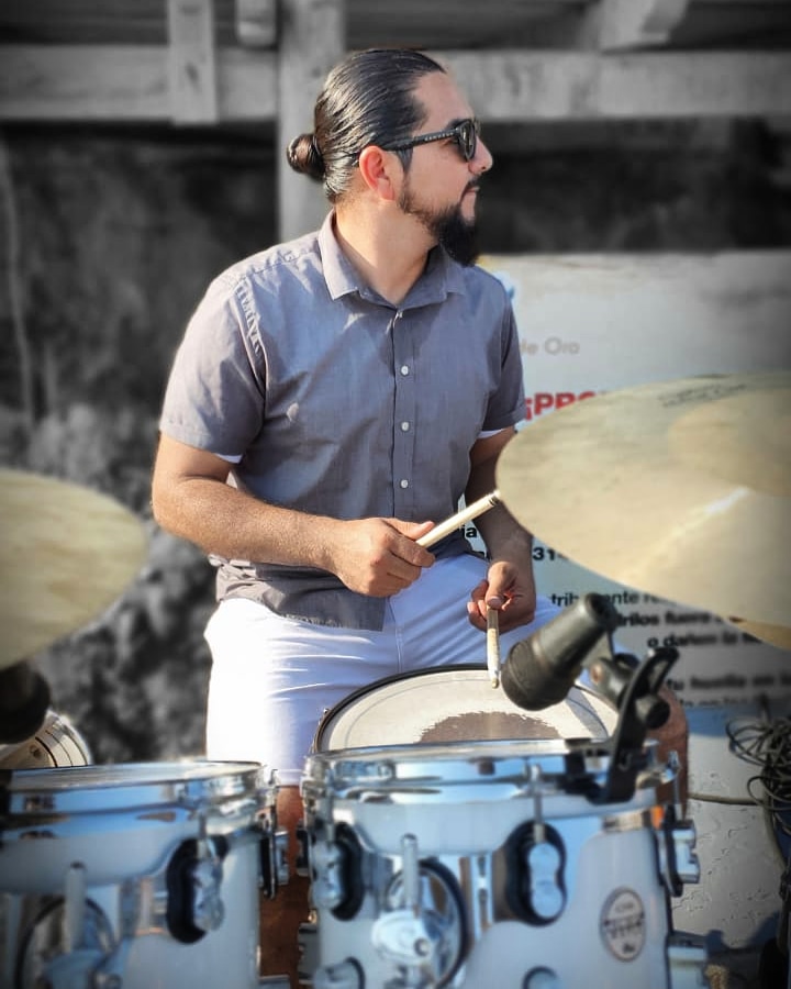 WetMustangBand's tweet photo. Alex es una bocanada de aire fresco dentro y fuera de los escenarios, complementó un sueño en común y nos ayudó a alcanzar nuevas fronteras musicales.

#wetmustang #rockband #drummer #drums #manzanillo #friends #family https://t.co/jJwhYCUlI2