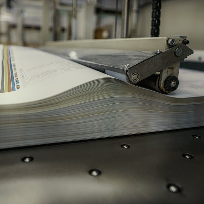 Dennis_Maps's tweet photo. Map finishing is a very technical process, requiring great skill and expertise, both of which our experienced team possess. It is at this stage that the #printedmap is transformed into the final product by a variety of very specialised and niche equipment. #printers https://t.co/EWgIfdrEIo