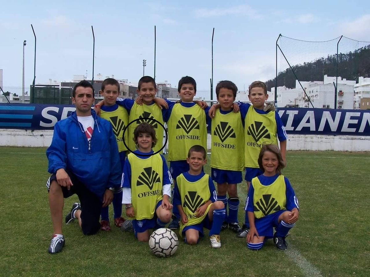 Jusque-là, il emmenait son fils à l'entraînement tous les jours. Mais il abandonne, ne voyant pas de résultats.Humberto Costa (ex-FC Porto U10) : « Il a montré qu'il aimait jouer, était bon techniquement, mais au FC Porto, il y en a beaucoup comme ça, il ne se démarquait pas. »