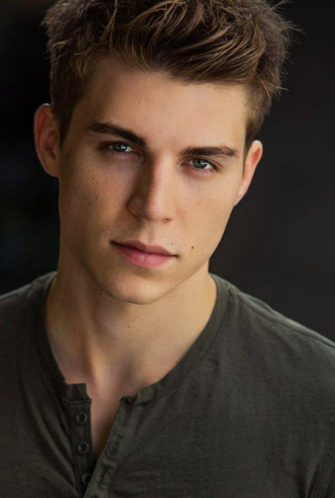 JuanC_Rdgz's tweet photo. 📺 Congratulations Nolan Gerard Funk🎂📺 #NolanGerardFunk #HunterClarington #Glee #CooperSeldon #Arrow https://t.co/b2IwiLH16L