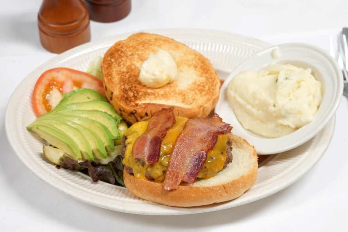 BrazenHeadRest's tweet image. No matter where you're eating our food -- it all starts with the love for cooking we have in the kitchen.