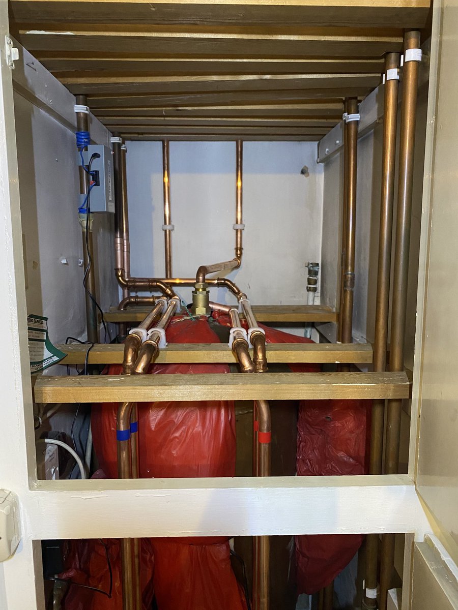 GDHeatingAndGas's tweet photo. A little 3 bar booster pump installed today, instant improvements to flow and pressure on this old gravity system 👍🏻 I know that jacket right 🤦🏻‍♂️. Customer is sorting 🤷🏻‍♂️

Shiny pipes = GD 😎 https://t.co/NE01iskyYM