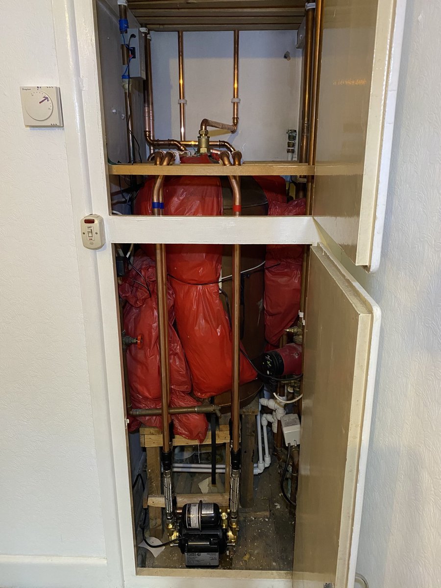 GDHeatingAndGas's tweet photo. A little 3 bar booster pump installed today, instant improvements to flow and pressure on this old gravity system 👍🏻 I know that jacket right 🤦🏻‍♂️. Customer is sorting 🤷🏻‍♂️

Shiny pipes = GD 😎 https://t.co/NE01iskyYM