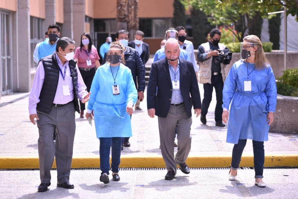 DocenteUaslp's tweet photo. El secretario de educación del estado, ingeniero Joel Ramírez Díaz se reunió con el rector, doctor Alejandro Zermeño Guerra y la directora de la Facultad de Contaduría y Administración UASLP, maestra Hilda Borjas García para supervisar la aplicación del examen y control de salud. https://t.co/e1z2DZBSq8