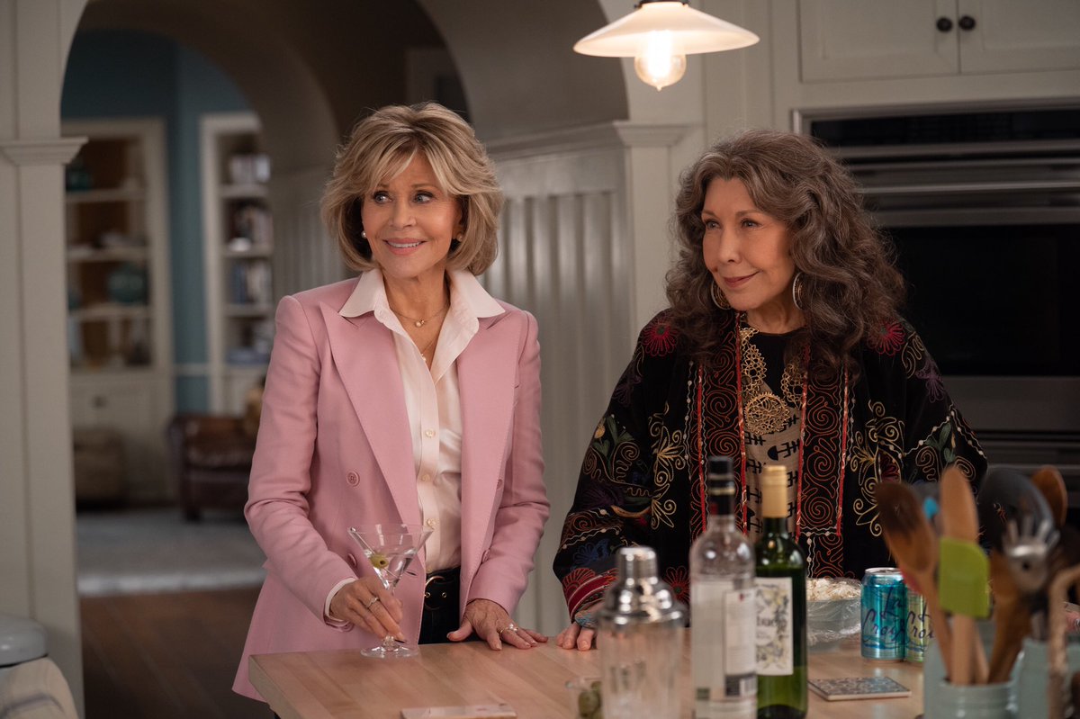 GraceandFrankie's tweet photo. We really do have memorable hair! 💇‍♀️ Congratulations to Kelly Kline and her team for their #Emmys2020 nomination for Outstanding Contemporary Hairstyling! https://t.co/R4YRIP6Hzw