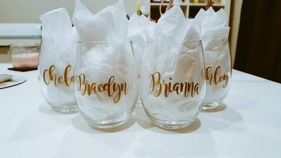 mummie_florence's tweet photo. Hi Twitter 🤩
This is my hustle, I brand wine &amp; gin glasses, mugs &amp; gift bags 😍 I also print T-shirts,caps &amp; hoodies etc..

Call/WhatsApp +267 72797747 

Please RT my next customer might be on your TL. Thank you 🙏🏾 
#giftideas #SupportLocalBusinesses https://t.co/AGSIi4wfgl