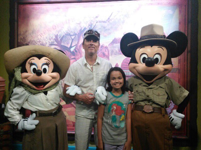 Actor and friend ⁦<a href="/ScottBaio/">Scott Baio</a>⁩  at ⁦<a href="/DisneyParks/">Disney Parks</a>⁩   Great person.