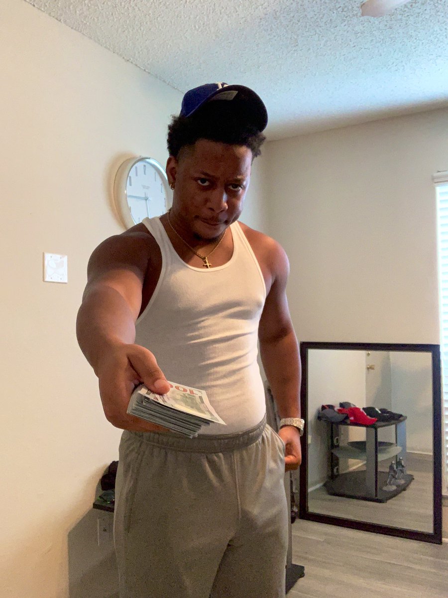 Laura Lux 🦖🪐 tweet media