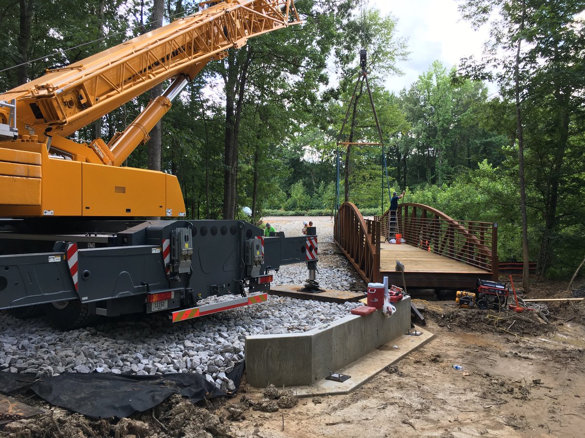 ntaylor_nick's tweet photo. ⁦@SSR_Inc⁩ installing an 85’ pedestrian bridge today expanding the City of Germantown’s greenway trails https://t.co/sOZGI4iHcB