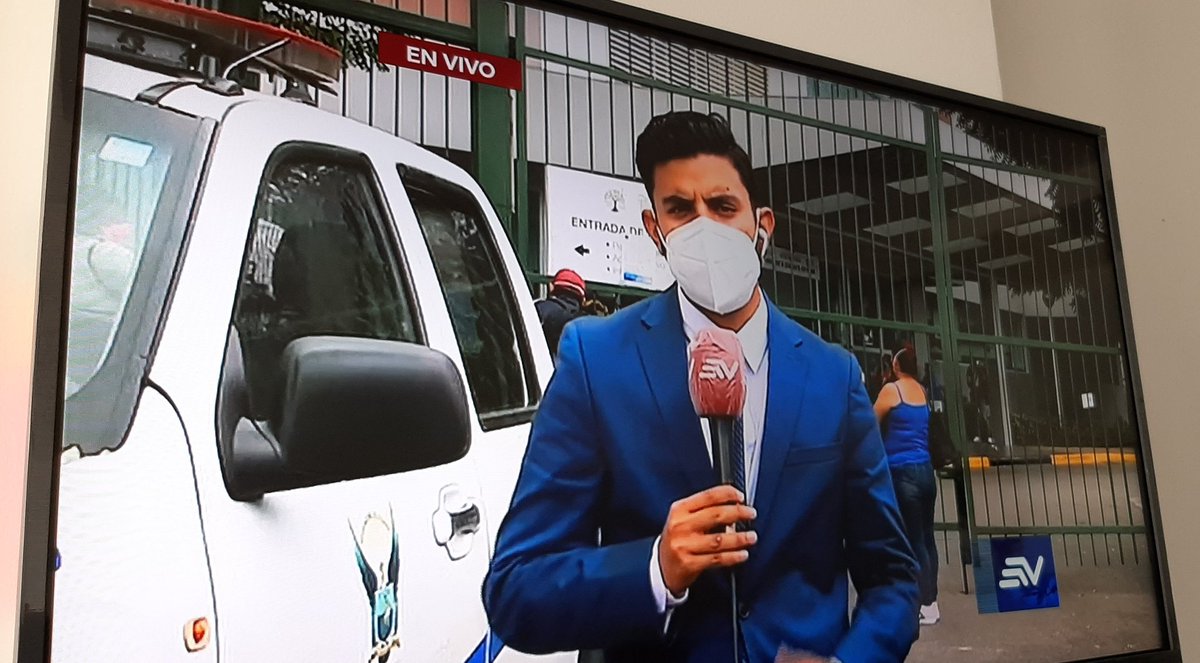 PigpenVeint's tweet image. Muy listo Daniel Salcedo, disfrazarse del periodista que reporta el traslado de Daniel Salcedo a la cárcel.