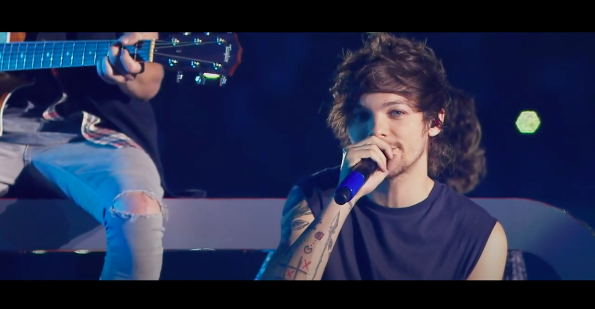 danisanchez_l7's tweet photo. Lou in this part of little things is all @Louis_Tomlinson  #1DWWATOUR #1D #1DFestival https://t.co/2enmmf2KaE