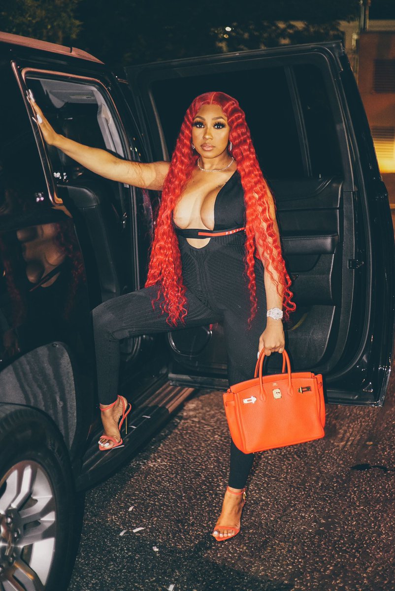 YungMiami305's tweet photo. Prada me! https://t.co/LyVnoOibXY