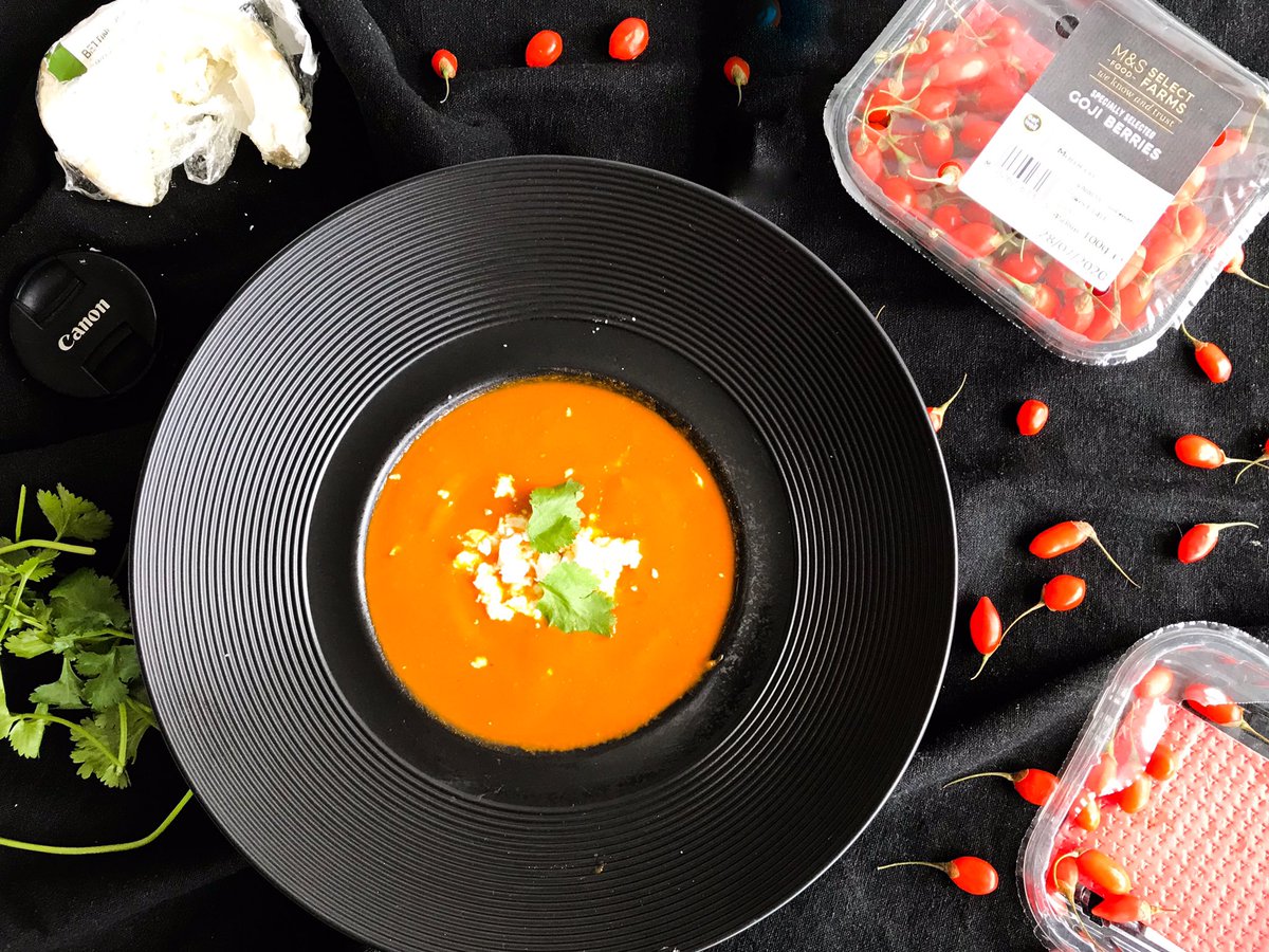 PavlovaAndCream tweet media