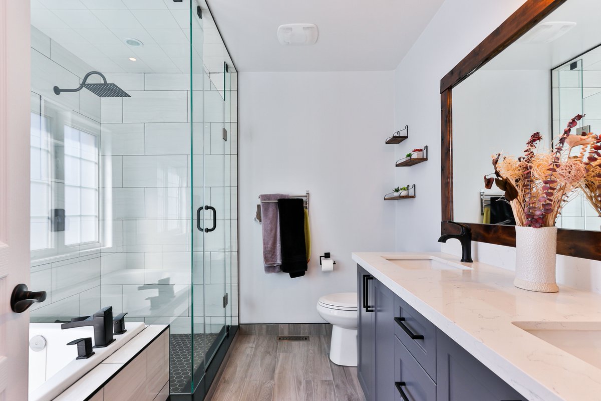 myHouseby's tweet photo. Ok, but what does removing the linen closet and extending the shower *actually* look like in the space?  With @myHouseby, the guesswork is gone—it's really as simple as a couple clicks at https://t.co/tyydSh33dL #thefuturehasarrived #foryoubyyou #dreamhome #austin #sanantonio #tx https://t.co/Dmzsf8Lutw