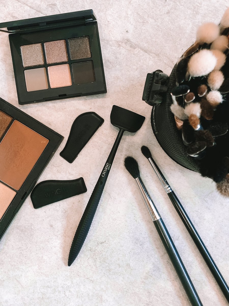TheCreasePiece's tweet photo. ESSENTIALS.⁠
--⁠
#creasepiece #cutcrease #flatlay #makeupphotography #productphotography #lifestyle https://t.co/HjAbLJIzSw
