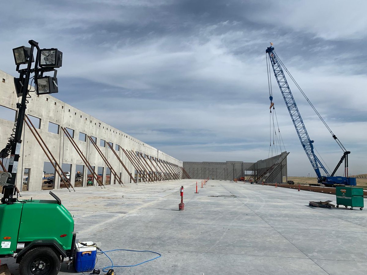 brinkmann_const's tweet photo. Here's an up-close and personal look at how Ascent Commerce Center is being constructed! These photos are of the first of three buildings Brinkmann is building for Lincoln Property Company in Commerce City, Colorado. #InsightBeyondMeasure https://t.co/Ch2JPz8Us1