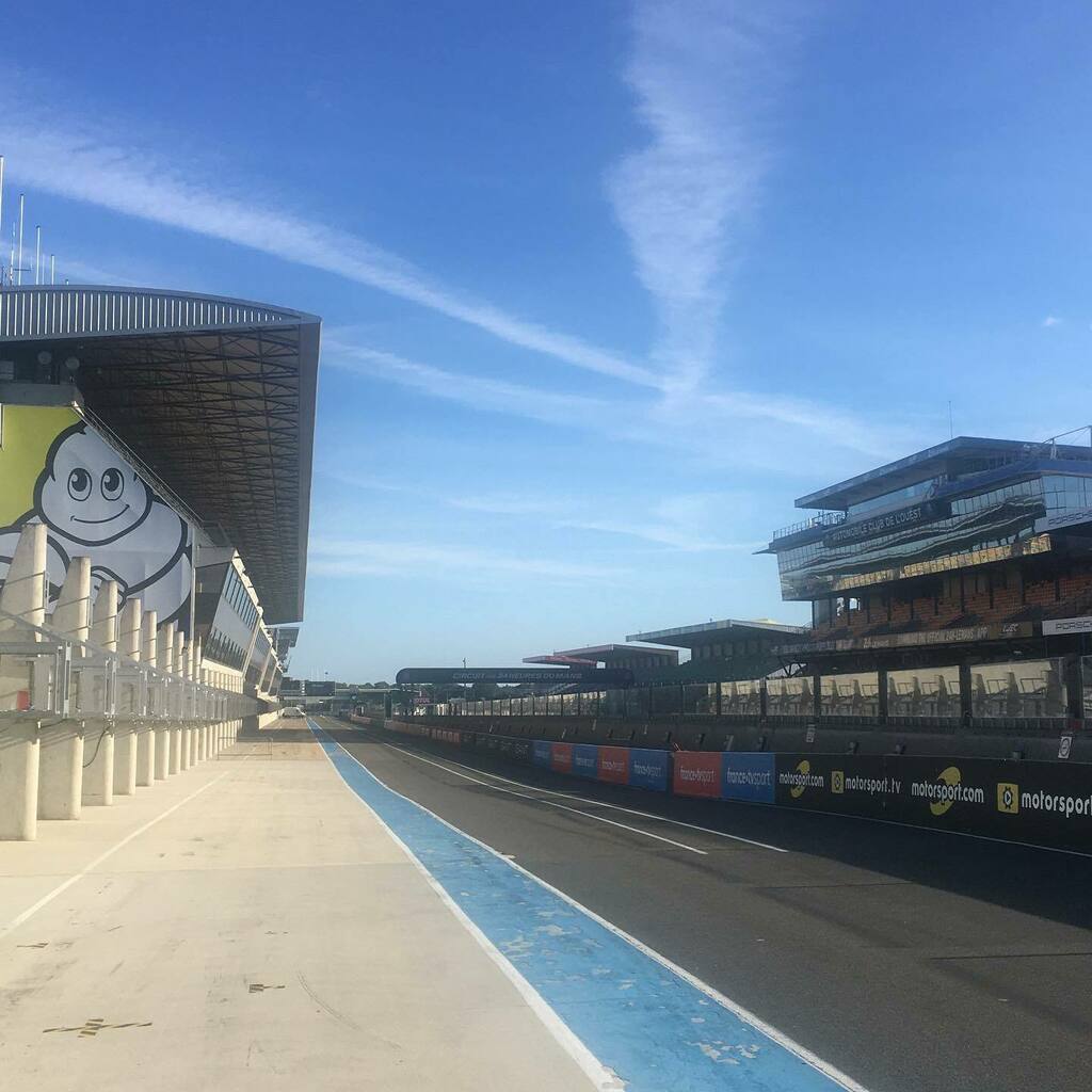 no1bloke's tweet photo. Click your heels 👠👠 together three times and you’re at #lemans #roadtrip #makelifearide #dfds #nolimitsontrack #dfds_uk #trackday #ontrack #bmws1000rr #dfdsseaways #tracklife #circuitguide #v121pro #T #vanlife #traveliner #mercedes #sprinter https://t.co/xOEiI0opMr https://t.co/ORmSAdTsRS