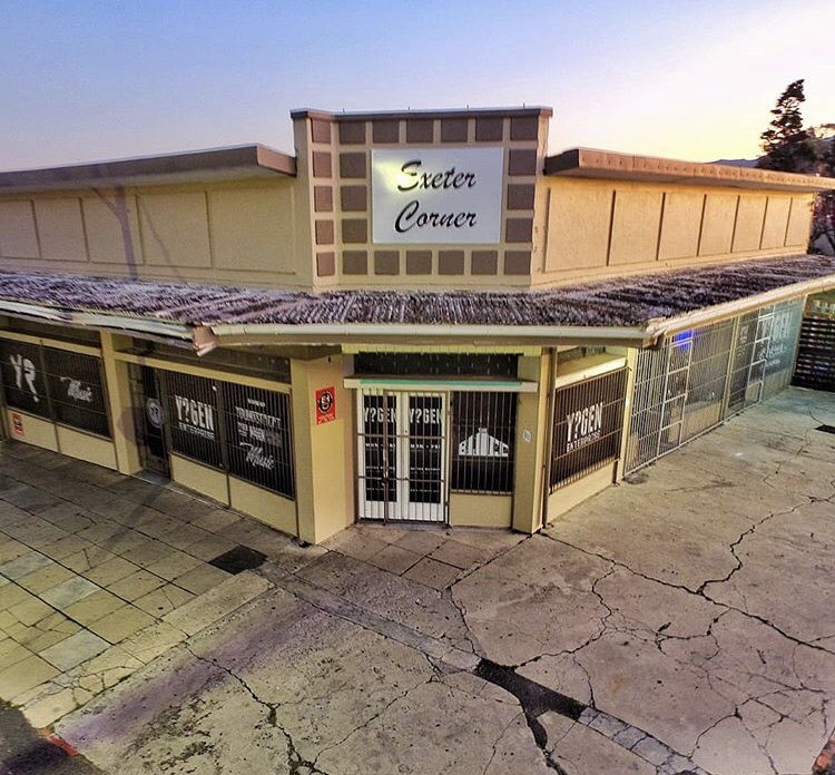 YoungstaCpt's tweet photo. A year ago we opened the doors to our 1st stores @ygen_apparelcpt & Unwantedkicksza, as our marathon continues, tomorrow we launch our barber shop on the blocc called ‘Y?GENTLEMAN’ headed up by @MuffinManCPT & co & SALUTAS to the team for pushing during the Covid pandemic #3T 🕉 https://t.co/kJAzarQLZJ