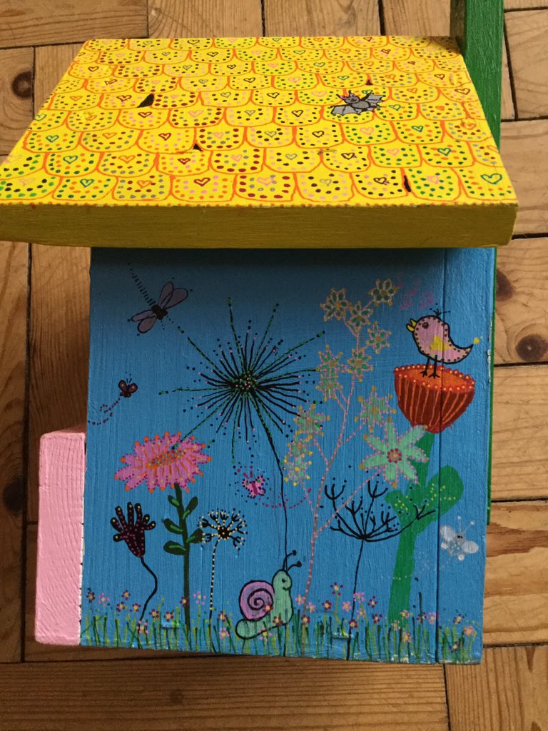 CancerAliDorset's tweet photo. My new hobby! Painting bird boxes (and other small wooden items) using freehand with acrylic paints and paint pens #painting #decorating #birdbox #MandalaArt https://t.co/2d3UjgcEGF
