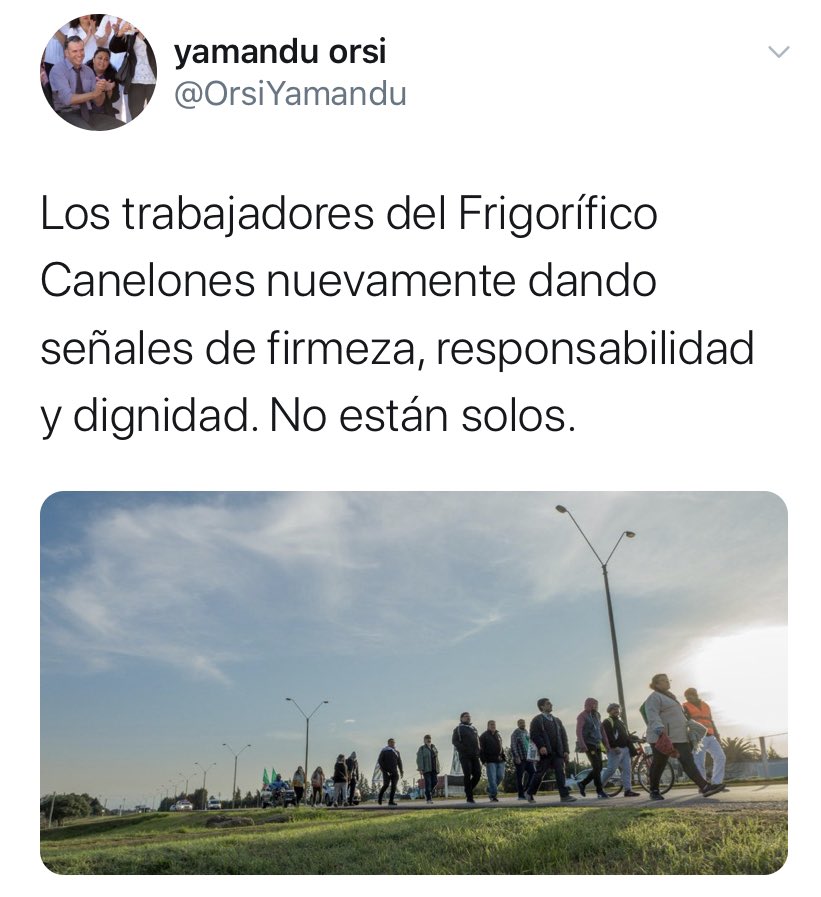 SGChocca's tweet photo. El Frigorífico Canelones anunció el envío de todo su personal al Seguro de Paro en pleno Octubre 2019. Hoy se manifestaron ante Torre Ejecutiva.

También parece que hoy se le despertó la preocupación del FA. No era momento para “acompañarlos” la campaña electoral. Demagogia pura. https://t.co/9s3OjAydR3