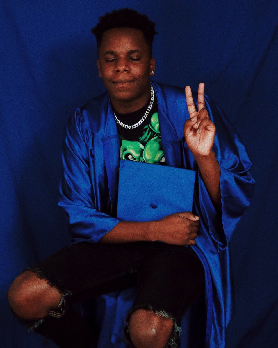hiiikeem's tweet photo. It costs only $0.00 to RT a young black photographer 🥺 https://t.co/8YDo2M9HjV