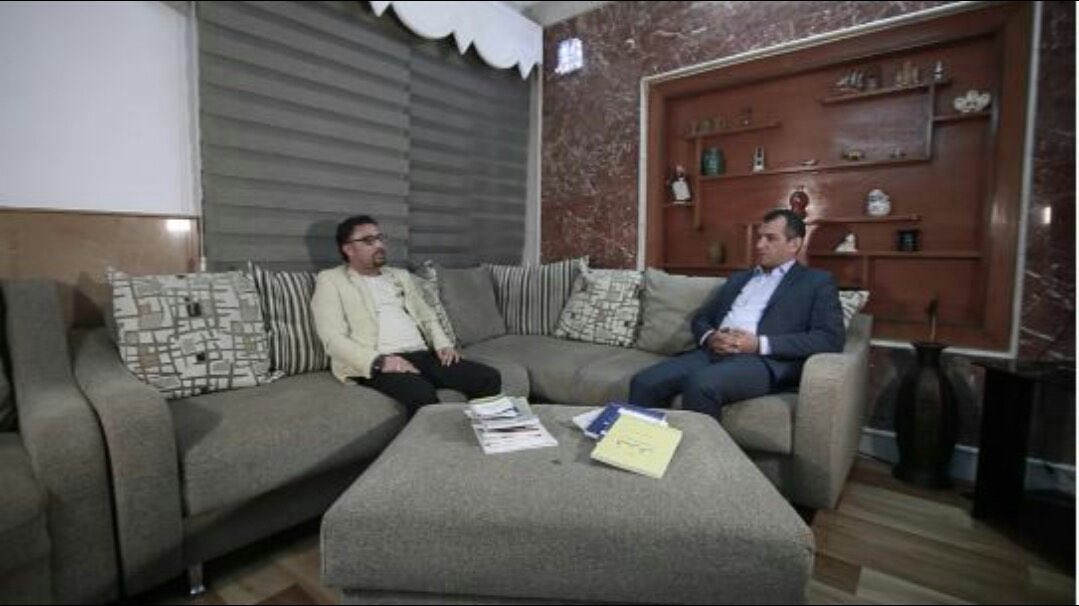 #Bêhnok'un bu bölümünde Gazeteci Hekar Findi gazetecilik mesleği hakkında yazdığı kitaptan, Sanatçı Sabah Zaxolî, kurduğu müzik grupları ve karşılaştığı zorluklardan bahsetti.
Ayrıca Mesud Xalid Gulî şiir okudu, Sanatçı Mehemmed Fexrî "Evîn" eserini seslendirdi. Keyifli seyirler.