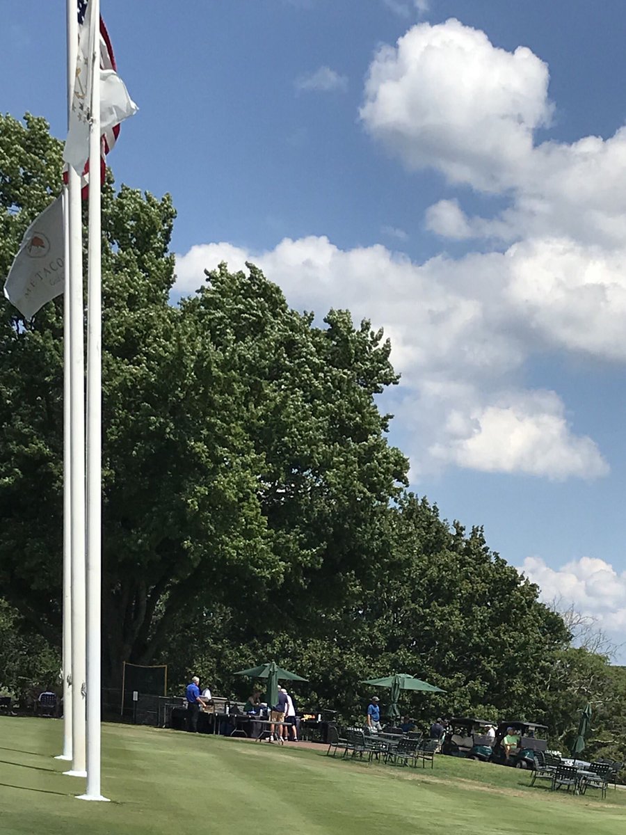 GCSAA_NE's tweet photo. #RIGCSA - #GCSACapeCod event today. Tee-times format made networking difficult, but nice to see a few folks at the turn! Good turnout for a difficult weather stretch. Thanks Steve & Metacomet for having us! https://t.co/JovKRkt9Bf