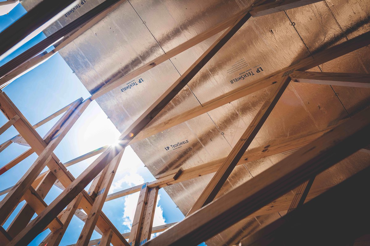 lpcorp's tweet photo. After testing out #LPTechShield Radiant Barrier and seeing a dramatic 30 degree difference, building veteran Bill Anderson says he was “sold”––so much so that he used it on a re-roof of his own house. https://t.co/0TZyMU1jts