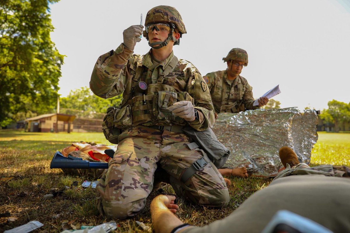 25thID's tweet image. It’s #TrainingTuesday and we are highlighting the Soldiers of 25th Sustainment Brigade as they conduct #EFMB training.

Way to get after it #LightningSupport!

#Readiness #TropicLightning #StrikeHard #AmericasPacificDivision