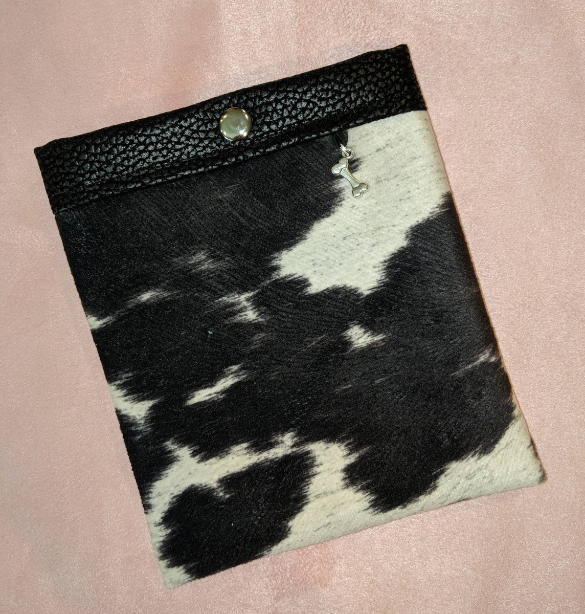 SnapDogDesigns's tweet image. Thanks for the kind words! ★★★★★ "Perfect! Happy Shopper!" laraz281 etsy.me/30YlRNV #etsy #black #white #dogtreatbag #treatbag #treatpouch #baitbag #waistbag #hipbag #dogtraining