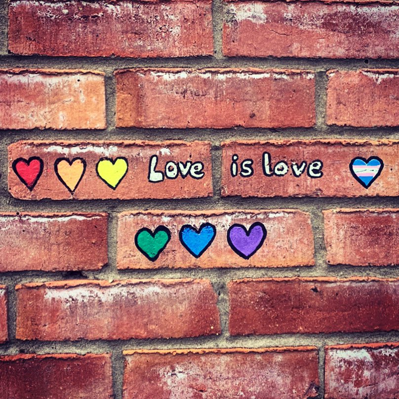 EmerMofficial's tweet photo. I’ve been spotting lots of lovely little LGBT+ street art around Ormeau recently on dog walks 🐶 ❤️ This is tonight’s find 🏳️‍🌈😍 

#lgbt #pridemonth #belfast https://t.co/1OJwqWmPsw
