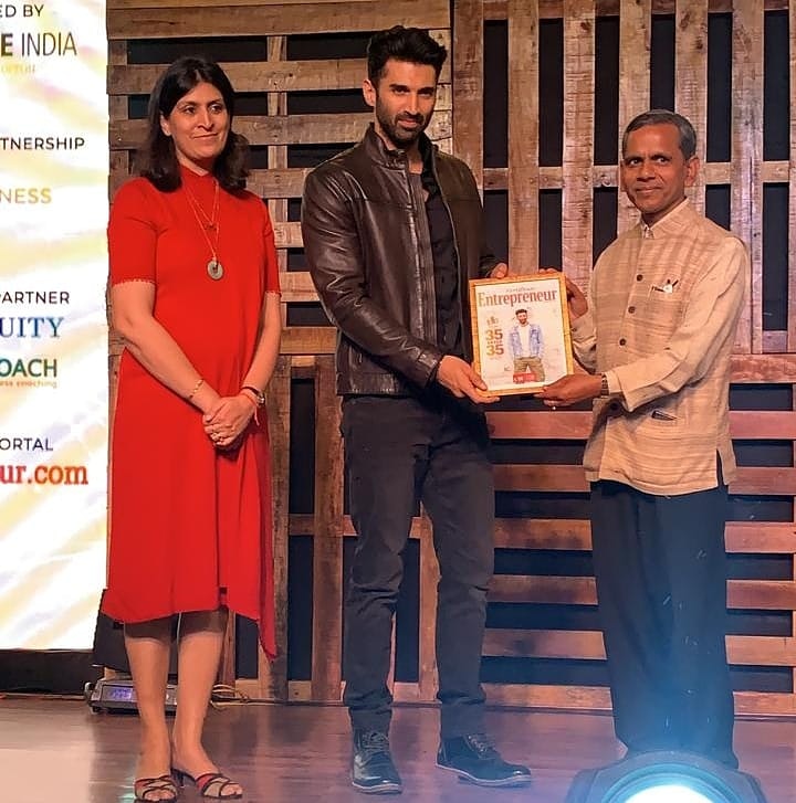 Adityaroykworld's tweet photo. The hottest guy in the planet 🔥🔥🔥🔥 I'm so proud ki main adi ki fan hu #Arkian 💕 #AdityaRoyKapur https://t.co/bV4v5NddAZ
