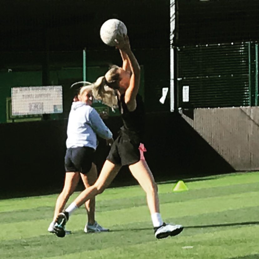 ACoachcarter's tweet photo. Love doing 121s with netballers, to have the passion and desire to improve when your team coach or fellow peers arenโt watching is true commitment @netball_elite ๐๐ https://t.co/T45MRBm5zM