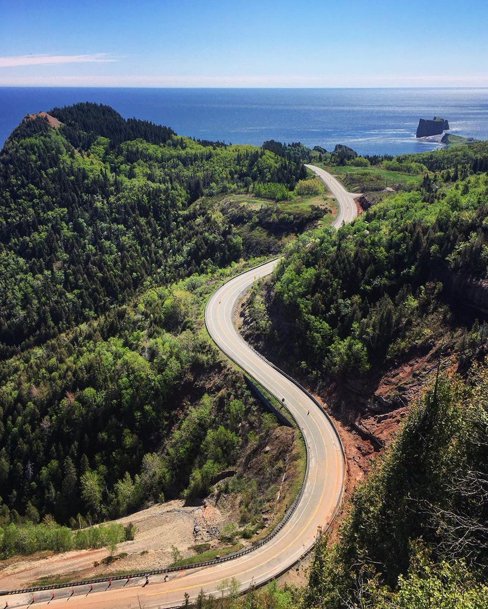 Roadtripping with an electric vehicle isn’t just doable, it’s rad! Check out this inspiring trip around the Gaspé Peninsula. 🎥bit.ly/3hgxI0c 📸 loli.vln via Instagram