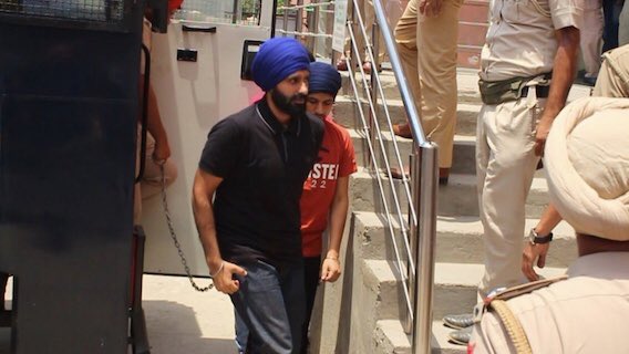 weaponrespecter's tweet photo. blessed are the diamonds of the panth who in chains remain in the highest of spirits. 
ਧੰਨ ਗੁਰੂ ਧੰਨ ਗੁਰੂ ਪਿਆਰੇ

#FreeJaggiNow 
#freesikhpoliticalprisoners
#stopsikhcensorship https://t.co/l0zYyZnt7g