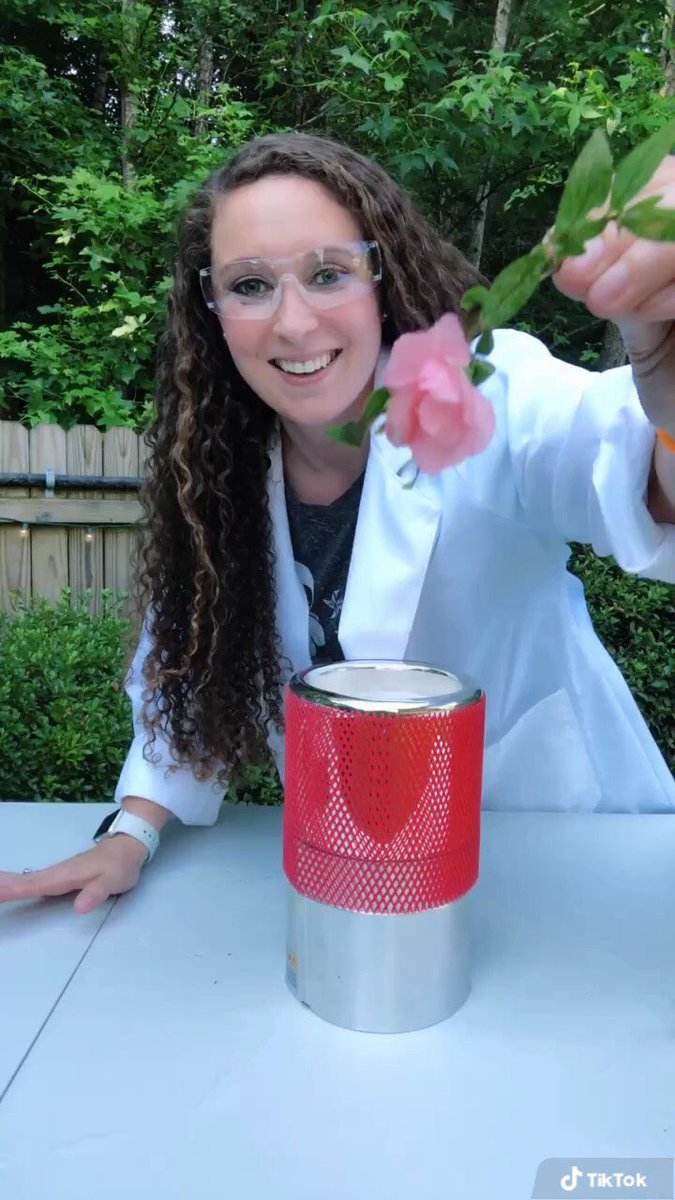 mrslukeslab's tweet photo. I really need to get on this tweeting thing more! 👀 #ScienceTwitter #teachertwitter #tuesdayvibes #mrslukeslab https://t.co/o7wMQG4ez6