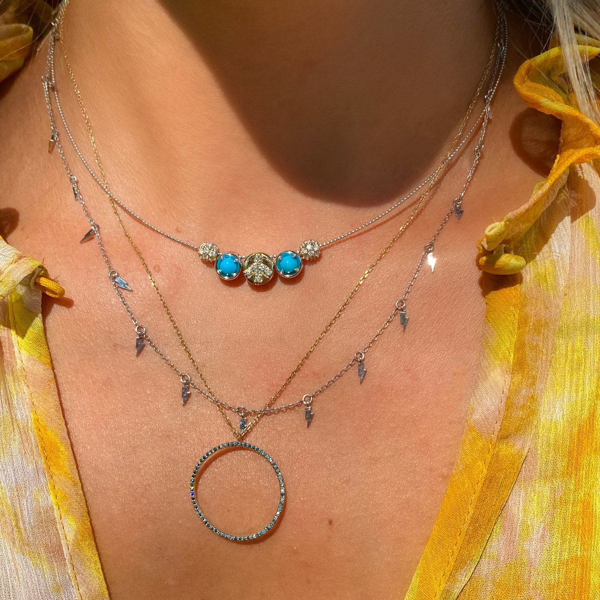 steviewrenstyle's tweet photo. two-toned #neckmess 💛 featuring our #bestseller lightning bolt charm necklace 🌩
•
#designerjewelry #finejewelry #jewelrydesigner #jewelryaddict #notatradeshow #daintyjewelry #peacesignnecklace #hippiejewelry #summerjewelry #bijoux #motherdaughterlove #supportsmallbusiness https://t.co/tN23iQ1VMF