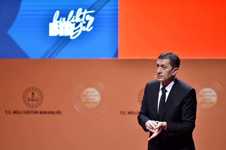 Bu ülkenin güzel evlatlarına hizmet etmeyi ilke edinmiş; gecesini gündüzüne katan Vatan sevdalısı Bakanımız <a href="/ziyaselcuk/">Ziya Selçuk</a> #İyikiVarsınZiyaSelçuk