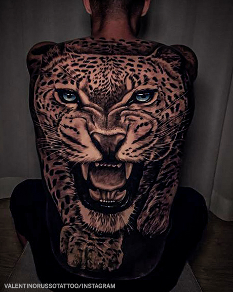Memphis Depay knows a lot about good tattoos  Tatuagem nas costas  Tatuagem memphis depay Tatuagens de leão