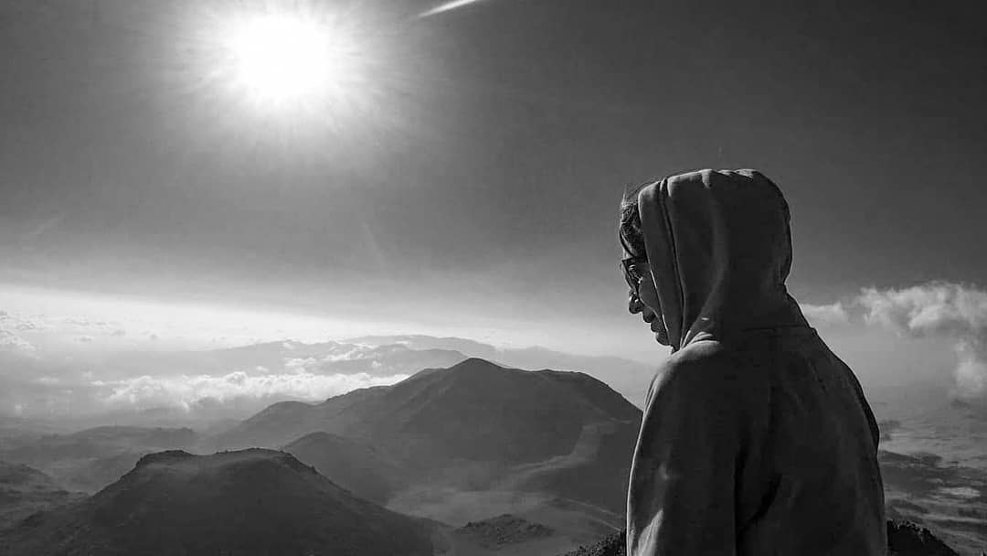 Susmak virdini aldık, ulu bir dağdan.