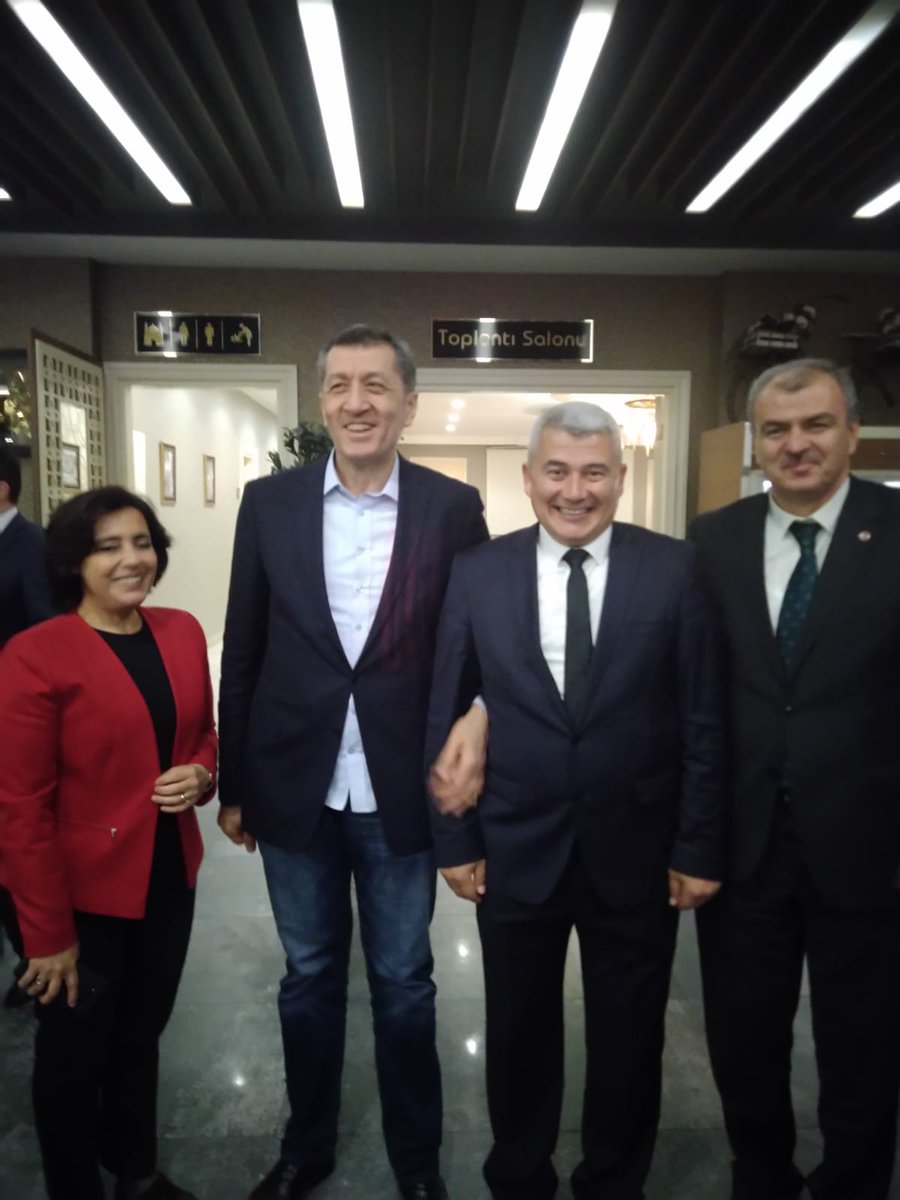 Bütün Türkiye'nin Ziya Öğretmeni O.
#İyikiVarsınZiyaSelçuk
<a href="/ziyaselcuk/">Ziya Selçuk</a>
<a href="/tcmeb/">Millî Eğitim Bakanlığı</a>
<a href="/safran1958/">Mustafa SAFRAN</a>