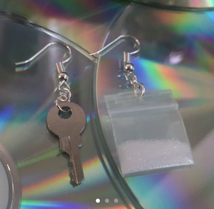 runwayinchicago's tweet photo. TW: drugs 

maybe I’m just a loser but I really hate this trend at the moment of turning drugs into some kind of quirky ‘accessory’ and not addictive substances that ruin people’s mental health, lives and relationships with others https://t.co/JOHSuso734
