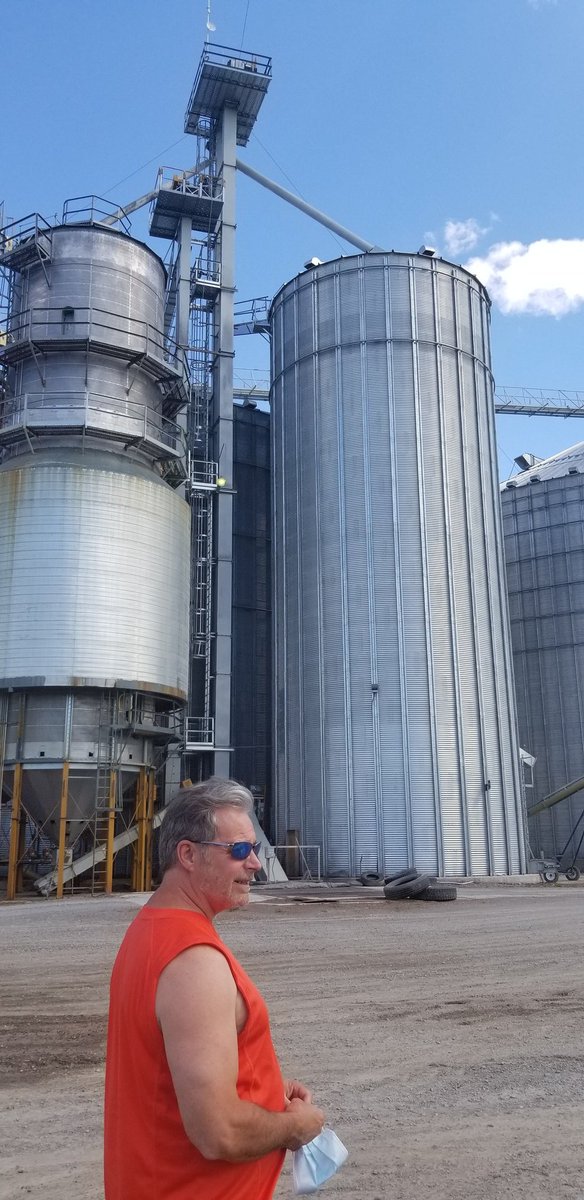 LeanderCampbell's tweet photo. #twitterlessGreg looking mighty small next to @MaizeingPete's bins.  Thanks for allowing us to stop by Pete! #cropmap20 https://t.co/dCEZu2NJjN