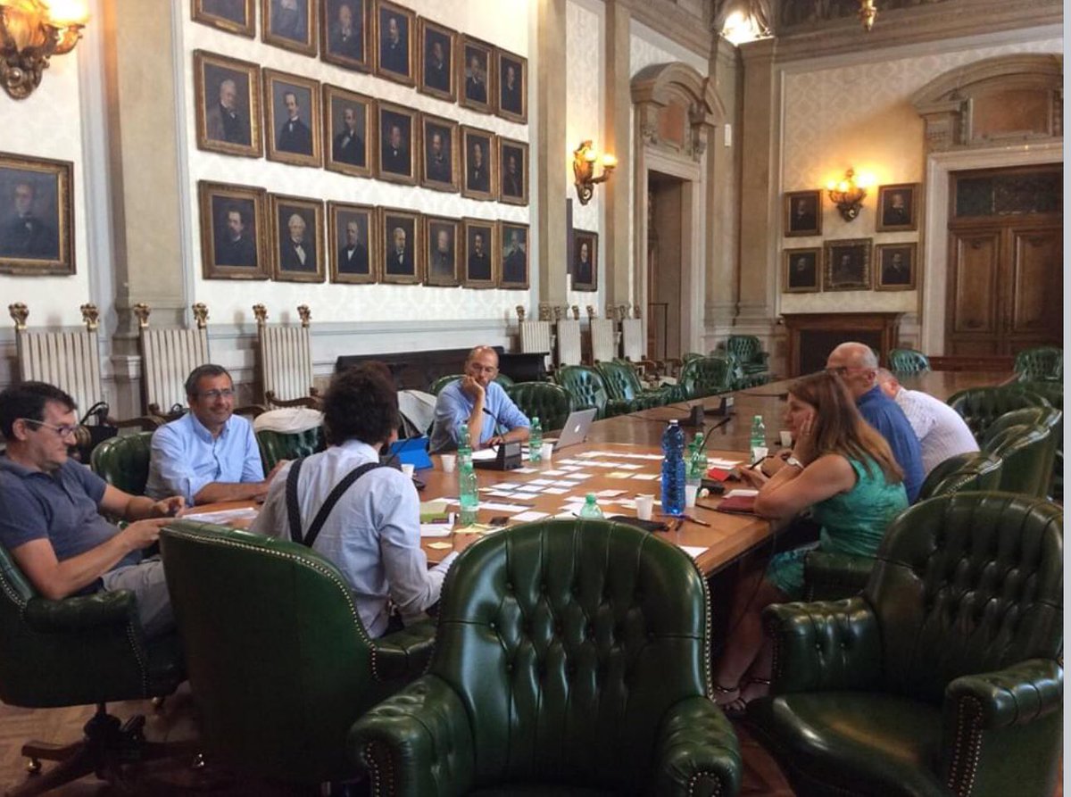 Esattamente 5 anni fa in questa sala austera de MI, iniziavamo a comporre il PNSD. Un’avventura unica e straordinaria. Grazie <a href="/damienlanfrey/">Damien Lanfrey</a> <a href="/dskutz/">Donatella Solda</a> i direttori del l’orchestra <a href="/danielebarca/">daniele barca</a> <a href="/LauraBiancato/">laura biancato</a> <a href="/antonf/">Antonio Fini</a> <a href="/DianoraBardi/">Dianora Bardi</a> <a href="/Bettananni/">Elisabetta</a>